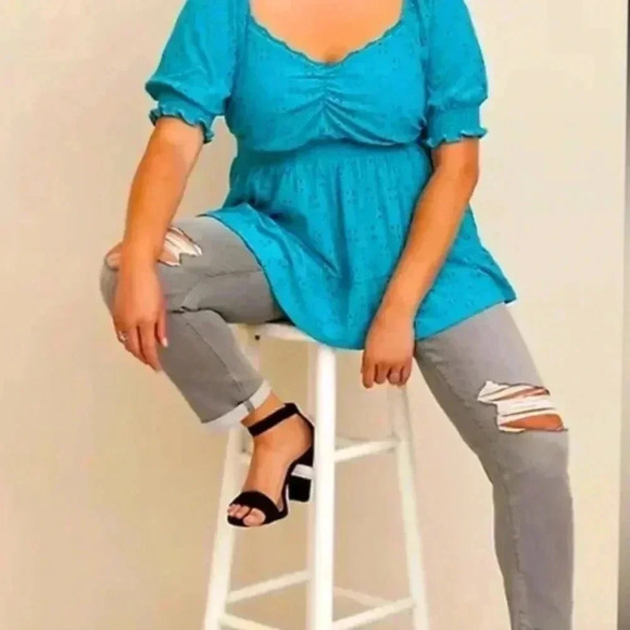 Torrid Eyelet Smocked
Waist And Sleeve Sweetheart
Blouse New With Tag - Picture 7 of 7